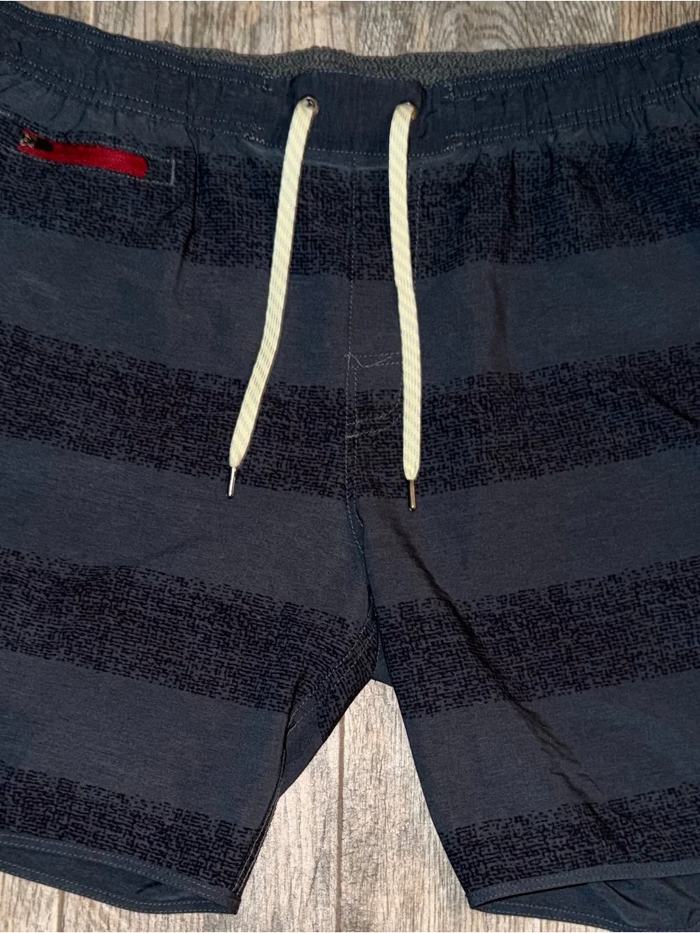 Vuori V-Cycled Men’s 34 Striped Boardshorts Swim Shorts